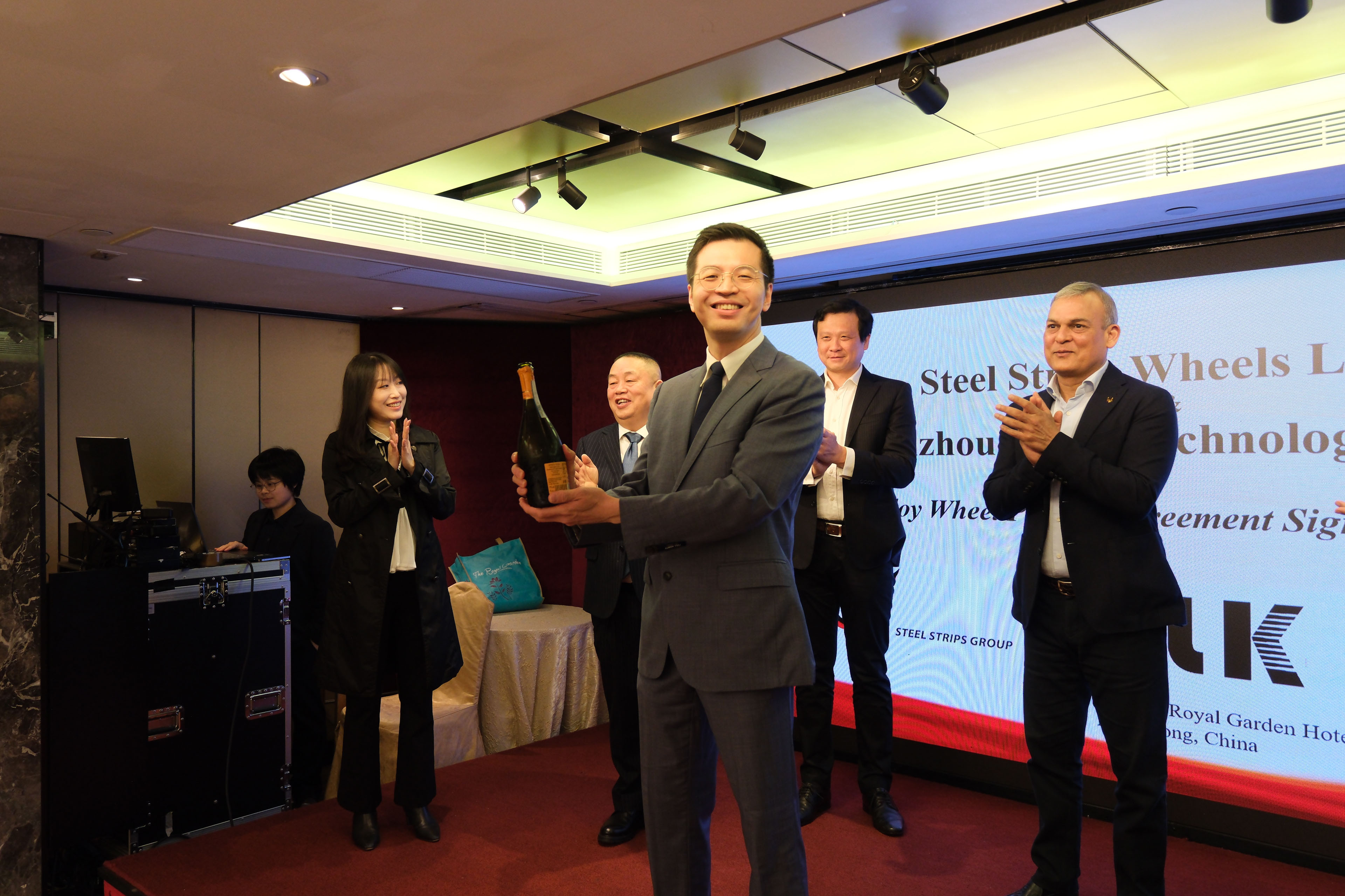 c9434a73-7cab-45d3-a254-dea6face83e2.jpg c9434a73-7cab-45d3-a254-dea6face83e2.jpg